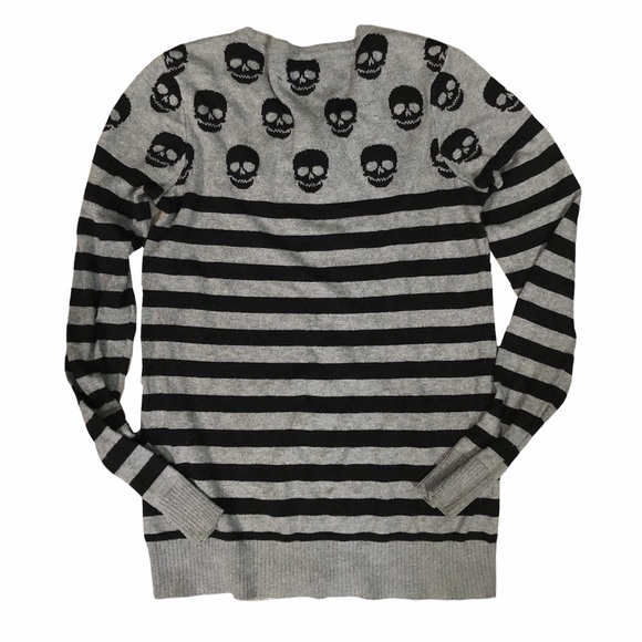 💀 Hot Topic - Picture 2 of 3